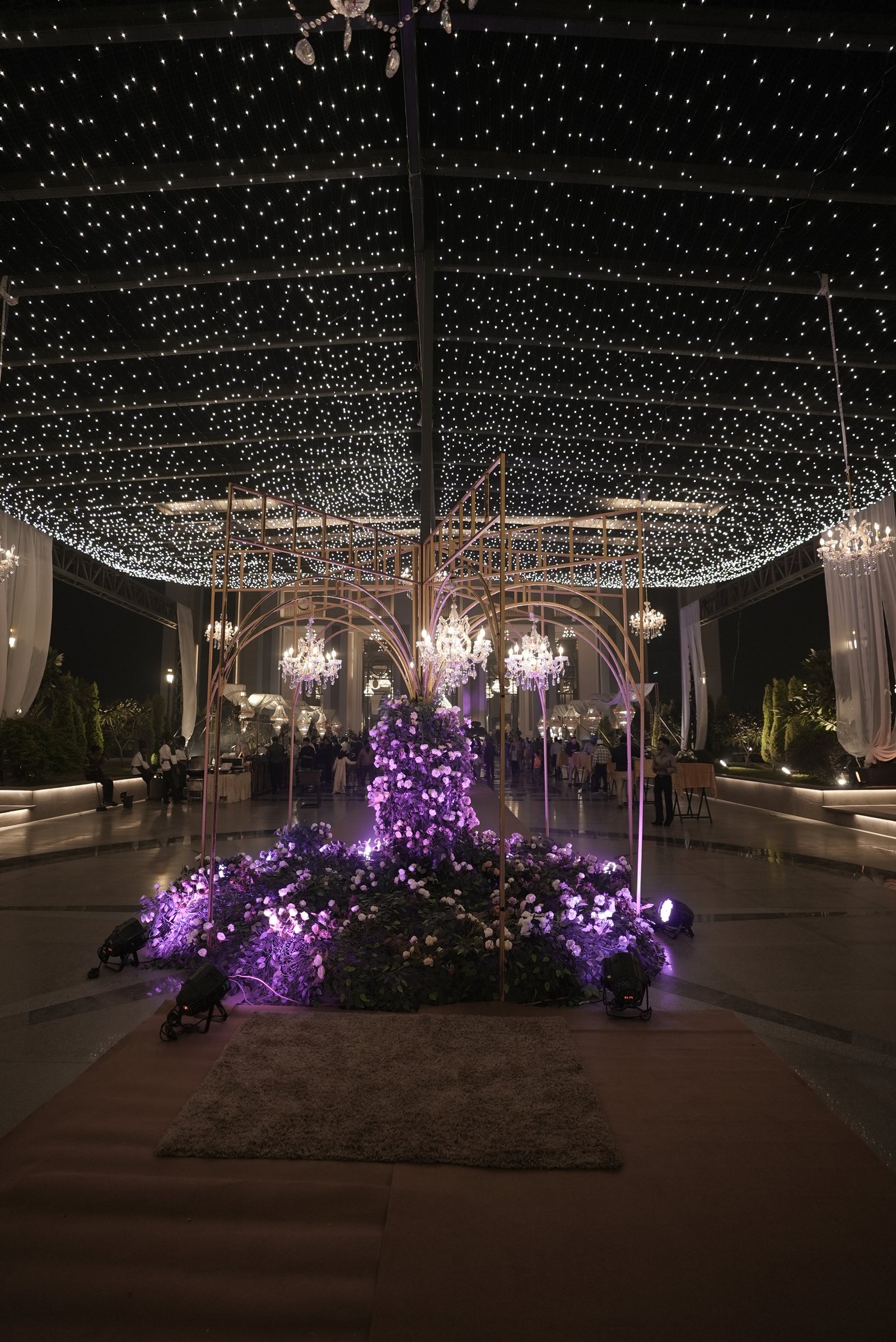 300-foot landscaped promenade walkway